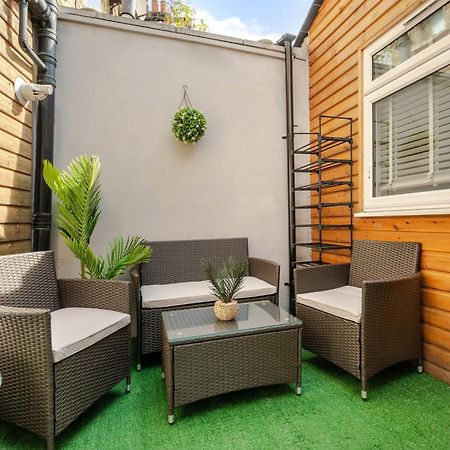 Stylish Two Bedroom Apartment By Central London With Garden Exterior photo